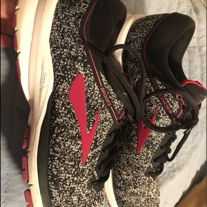 Women’s Brooks Launch 5